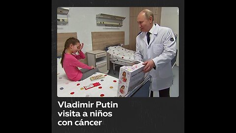 Vladímir Putin lleva regalos a niños enfermos de cáncer