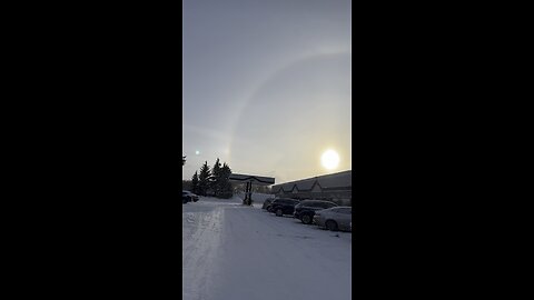 Really cool rainbow in the sky IN THE WINTER TIME 🤯🤩