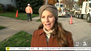 Omaha's official Christmas tree makes its way to the Durham Museum