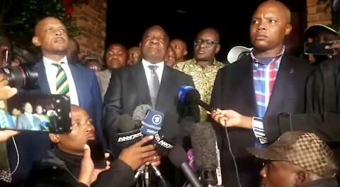 MEDIA: SA President Cyril Ramaphosa outside Winnie Madikizela-Mandela's home in Soweto (9Ug)