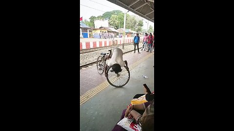 Funny cycle stunt 😲, cycle stunt in Railway station 🤯