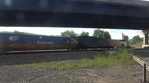 Eastbound intermodal rolls under Rt 219