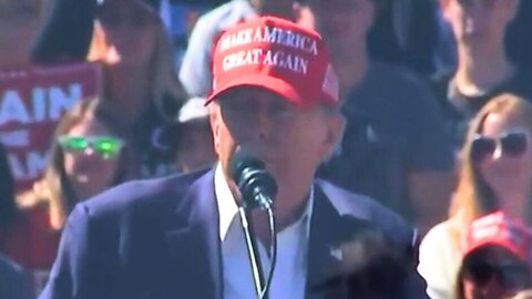 WATCH: Trump Stops Mid-Rally to Make Sure Attendee Is Okay After Apparent Medical Emergency