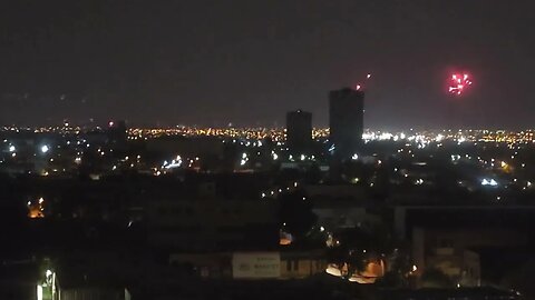 Año Nuevo 2023 en #santiago de Chile (fuegos artificiales ilegales) 🤣