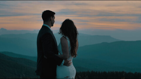 You will want to get eloped after seeing this! // Romantic Max Patch Blue Ridge Mountain Elopement