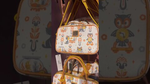 Pinnochio DOONEY 👛 #disneyworld #dooneyandbourke #pinnochio #shorts #animalkingdom #disney