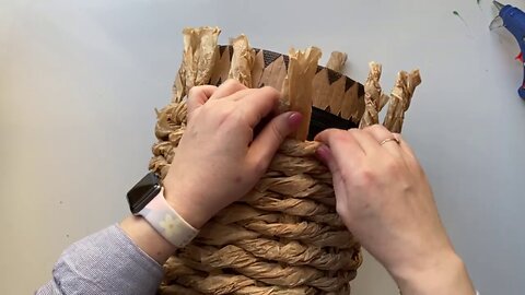 DIY Wicker basket made of cardboard and baking paper