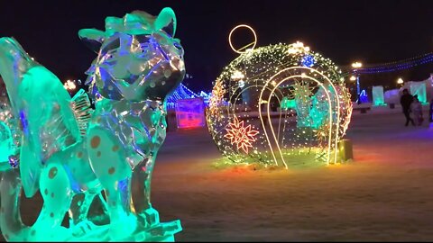 Walking between Ice sculptures at night. ASMR street sounds of Khabarovsk in Russia.