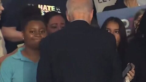 black girl rejected by Biden who instead took selfies with old angry white women