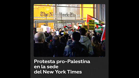 Manifestantes piden alto el fuego en Gaza frente a la sede del New York Times