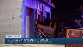 3 injured in overnight crash