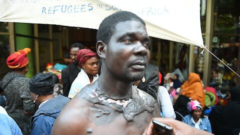 SOUTH AFRICA - Cape Town - Foreign nationals protest outside the UNHCR offices in Cape Town (Video) (Dja)