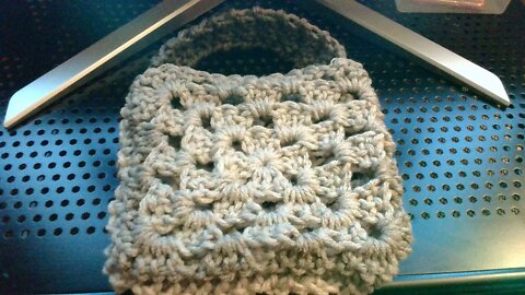 Simple Granny Square bag. #katrinascrochetworld #redheart #cloverhooks