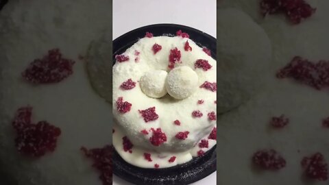 Porque o Bolo Red Velvet é Decorado com Farelos? Inspiração ou Pena? - Dica Rápida da Mi - #SHORTS​