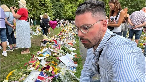 London LIVE: Floral Tributes In Honor of Queen Elizabeth II at Green Park