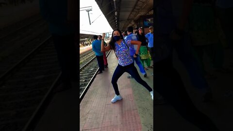 Girl dancing to Bollywood song 'Saat Samundar Paar' on railway station