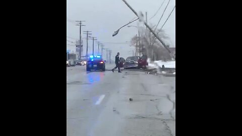 Police pursuit ends in crash, closing Pearl Road in Parma (Video: John Lutz)