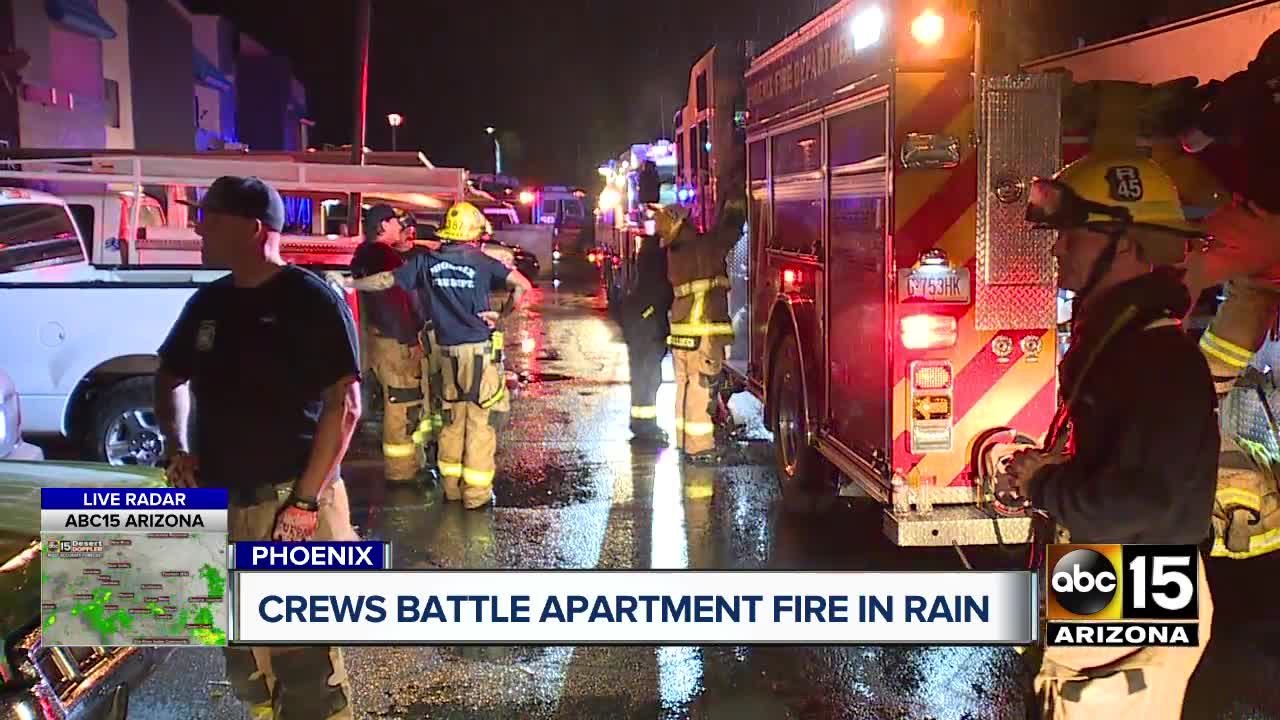 Family of 5 displaced after apartment fire in Phoenix