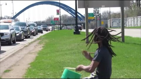 94/Telegraph Rd Intersection Bucket Drummer