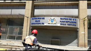 Bank of Lisbon building secured with zinc fence after theft (aME)