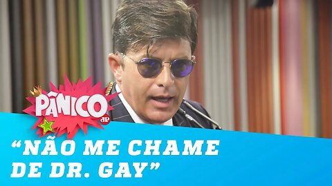 Não chame Dr. Rey de Dr. Gay, pede o médico