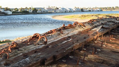 SOUTH AFRICA - Cape Town - Commodore II shipwreck (Video) (6Ut)