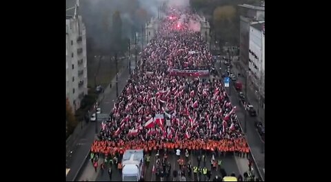 Polish Nationals Take To The Streets En Masse