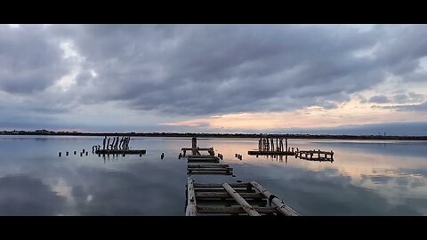 Sunset by the lake... 夕陽西下湖...