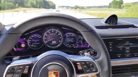 Porsche Panamera Turbo S Sport Turismo E-hybrid driving