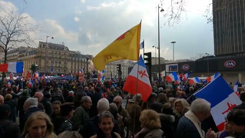 Manifestation contre le pass vaccinal place du 18 juin 1940 à Paris le 05/03/2022 - Vidéo 1