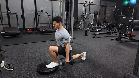 Dumbbell Deficit Reverse Lunges (Alternating)