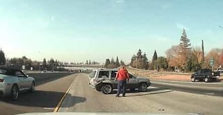 Il perd le contrôle de sa Jeep sur l'autoroute