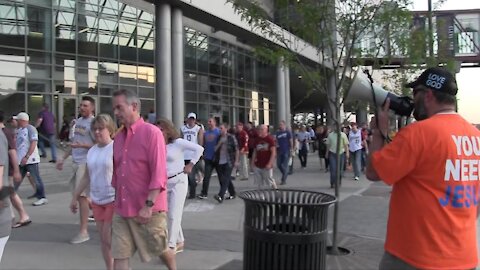 NBA Finals STREET PREACHING | Game 4: Cavs vs. Warriors | Street Preacher Kerrigan Skelly