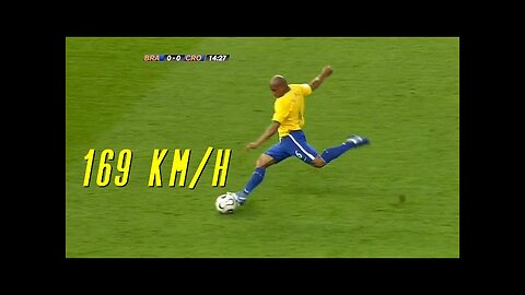 Roberto Carlos Top 15 Overpowered Goals / Top 15 Sublime Skills