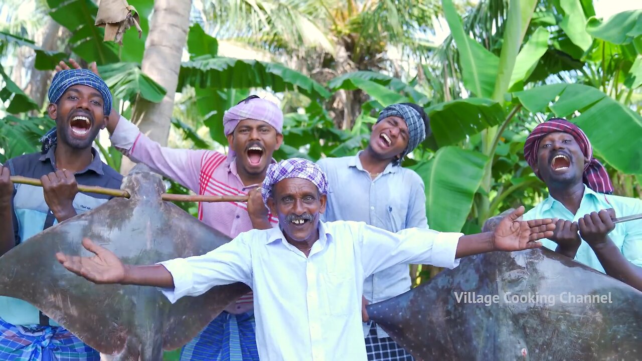 GIANT STINGRAY Fish Cooking | Monster SeaFood Stingray Fish Cutting and ...