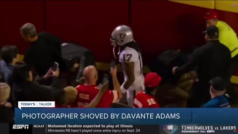 Today's Talker: Davante Adams pushes photographer following Monday night game