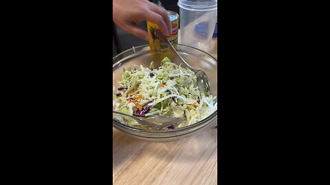 How to make a simple coleslaw