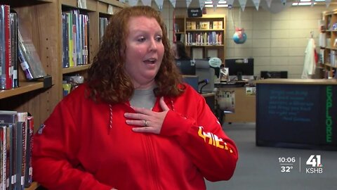 Fort Osage librarian, sports announcer wins tickets to Chiefs Divisional round game