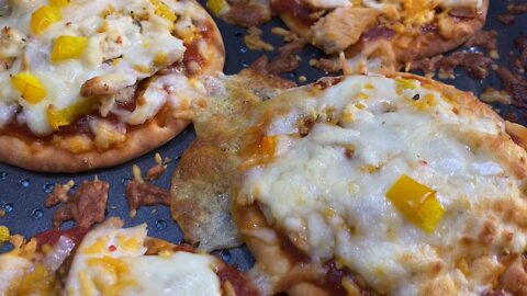 Making Naan Bread Pizza with Available Ingredients from my Fridge.