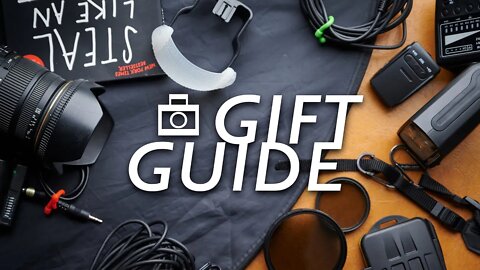 WHAT TO BUY A PHOTOGRAPHER - (7 ideas that normal people can actually afford!)