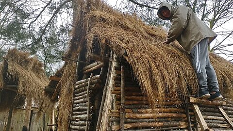 FINALLY Finishing The Grass Roof (Boring A$$ Video, Don't Watch)