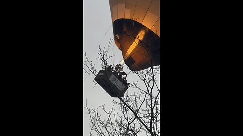 HOT FIR BALLOON CATCH FIRE