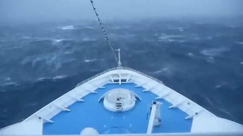 Big Cruise Ships In Huge Storm! Dangerous Waves In Hurricane