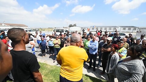 SOUTH AFRICA - Cape Town - Silversands and Mfuleni residents clash over school(Video) (YM9)