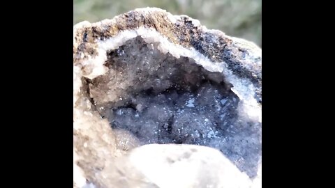 Breaking a tri-chamber Las Choyas geode.