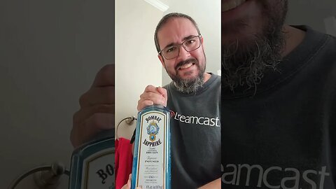 #shorts Loser Youtube Streamer Takes a Shot of Bombay Sapphire Off The Bottle and Salutes To You!