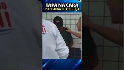 covardia mulher da tapa na cara por causa de uma linguiça