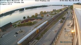 CP 7013 Leading CP 260 Manifest at Muscatine and Washington, IA on October 3, 2022 #steelhighway