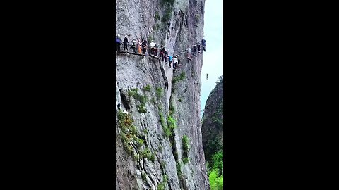 crowd on the cliff