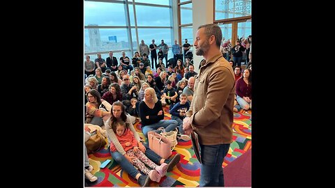 Kirk Cameron draws large crowds at his book reading at Indianapolis public library